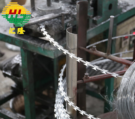 Υψηλής απόδοσης BTO-18 Concertina Razor Wire Fence για στρατιωτικές επιχειρήσεις και ασφάλεια των συνόρων