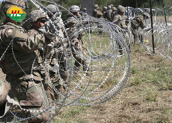 Ψαλιδισμένος γαλβανισμένος καλώδιο χάλυβας 300 ξυραφιών κονσερτινών περίφραξη ΚΚ κονσερτίνα